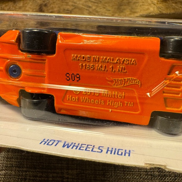 1038-MOC Two Mattel Hot Wheels 2023 Dodge Van & 2023 HW Metro New Unopened - Picture 11 of 12